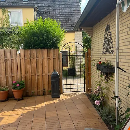 Idyllische Mit Terrasse Und Seezugang