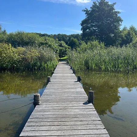 Idyllische Mit Terrasse Und Seezugang Appartement *