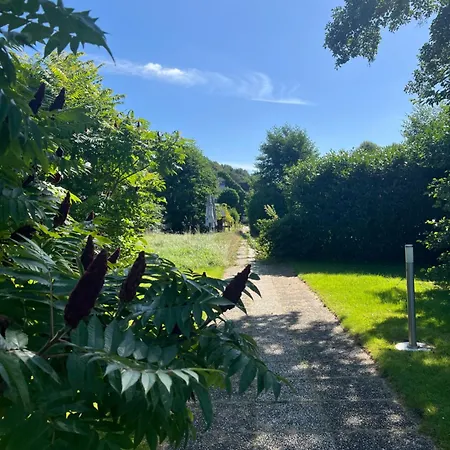 Idyllische Mit Terrasse Und Seezugang *