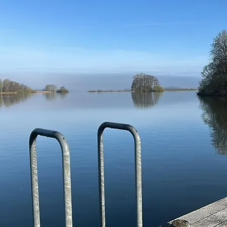 Idyllische Mit Terrasse Und Seezugang