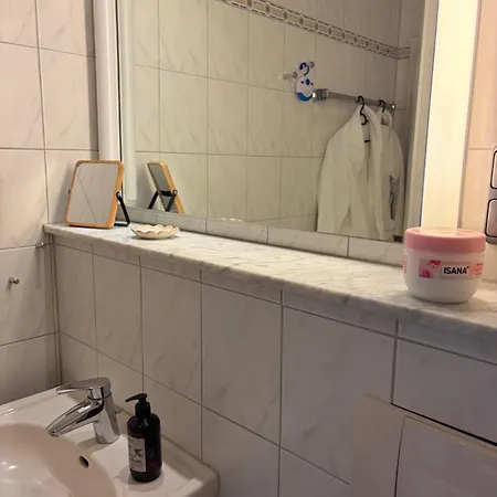 Idyllische Mit Terrasse Und Seezugang Appartement *