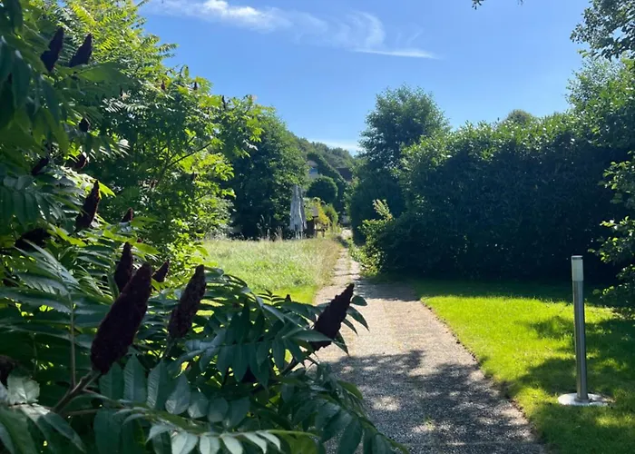 Idyllische Mit Terrasse Und Seezugang *